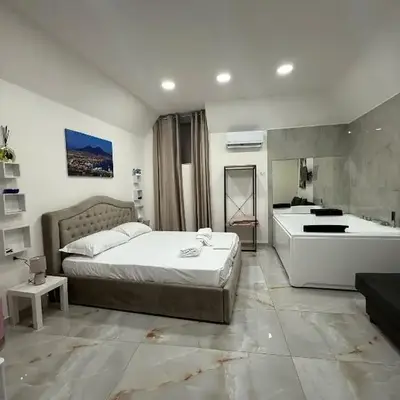 Valentino Suite 36