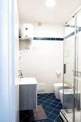 Bagno di La finestra su Napoli