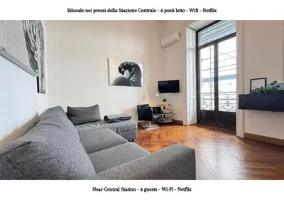 Area soggiorno di STAZIONE CENTRALE - 4 posti letto con wifi e netflix a Piazza Garibaldi