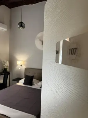 Letto o letti in una camera di MILUAR Relais - Donnaregina