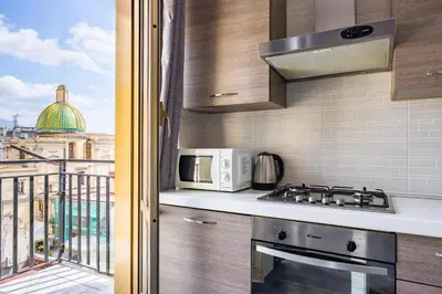 Cucina o angolo cottura di Revolutionary Apartment near Duomo Station
