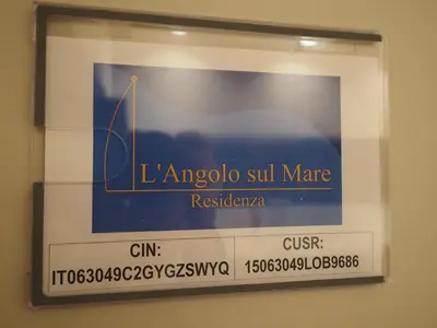 Certificato, attestato, insegna o altro documento esposto da L'Angolo sul Mare