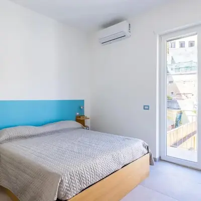 Brombeis Double Bedroom Center by NapoliApartments