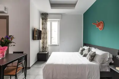 Letto o letti in una camera di Materdei Rooms - Napoli Centro, Camere con cucina vicino Metro e colazione inclusa
