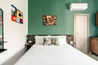 Letto o letti in una camera di Materdei Rooms - Napoli Centro, Camere con cucina vicino Metro e colazione inclusa