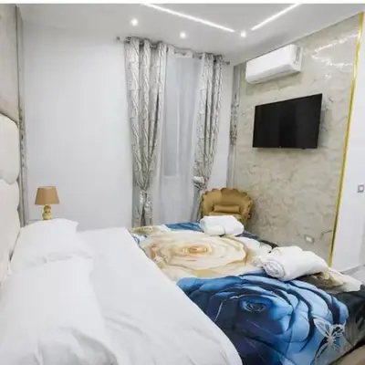 B&B luxury house gold