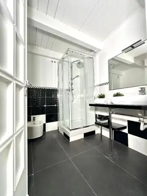 Bagno di Napoli Binario 1 Tribunali