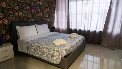 Letto o letti in una camera di La bella napoli house casa vacanze con 3 camere da letto
