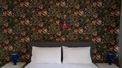 Letto o letti in una camera di La bella napoli house casa vacanze con 3 camere da letto