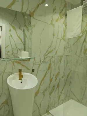 Bagno di Residenza Angioina