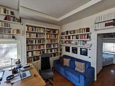 Biblioteca nell'appartamento