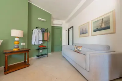 Area soggiorno di Molo Angioino Suites