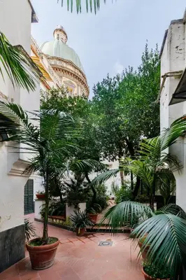 Giardino di Plebiscito Apartment by Ele