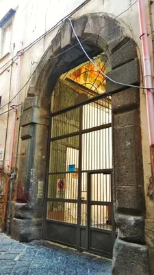 Facciata o entrata di diLetto a Napoli