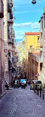 Vista generica su Napoli o vista sulla città dall'interno dell'appartamento