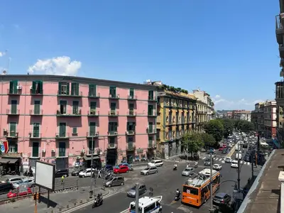Vista generica su Napoli o vista sulla città dall'interno dell'affittacamere