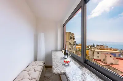Balcone o terrazza di Stairway to the Vista Flat
