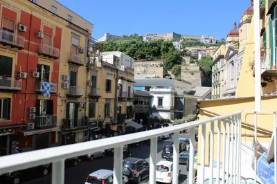 Vista generica su Napoli o vista sulla città dall'interno del bed & breakfast