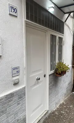 Facciata o entrata di NAPOLI civico 190