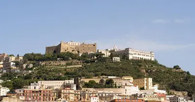 Vista generica sulle montagne o vista sulle montagne dall'interno dell'appartamento