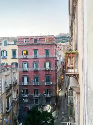 Vista generica su Napoli o vista sulla città dall'interno del bed & breakfast