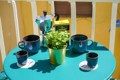 Set per la preparazione di tè e caffè presso Scugnizzo Apartment CHIAIA