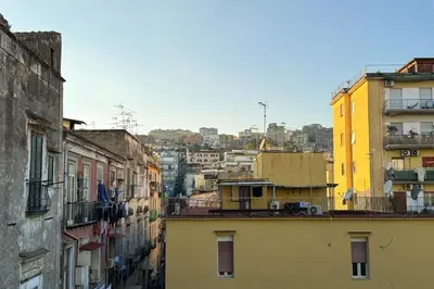 Vista generica su Napoli o vista sulla città dall'interno dell'aparthotel
