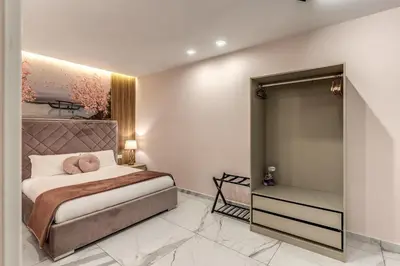 Letto o letti in una camera di Sanità Naples Central Grand Apartment for 10 Guest