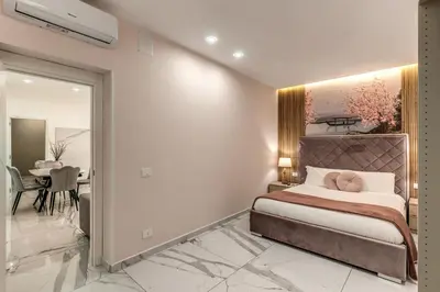 Letto o letti in una camera di Sanità Naples Central Grand Apartment for 10 Guest