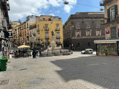 Vista generica su Napoli o vista sulla città dall'interno dell'appartamento