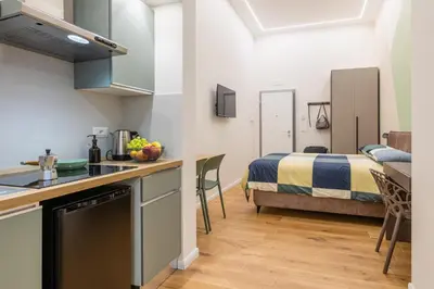 Cucina o angolo cottura di Giantri Home Spaccanapoli Metro Duomo centro storico Napoli sotterranea Crist velato Cappella Sansevero a 5 min dal porto