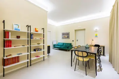 Area soggiorno di Modern Spacious Apartment in the Heart of Naples