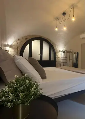 Letto o letti in una camera di Dimora dei Vergini ,Rione Sanità,Centro Storico,5 min dalla metro ,fino a 6 ospiti