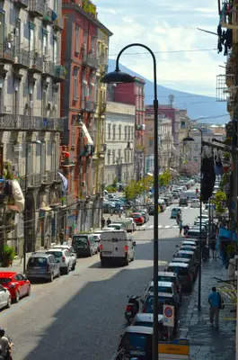 Vista generica su Napoli o vista sulla città dall'interno dell'affittacamere