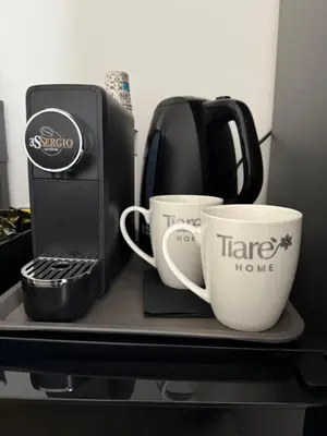 Set per la preparazione di tè e caffè presso Tiaré Home Napoli