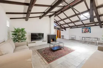 TV o dispositivi per l'intrattenimento presso Luxury Sea Front Penthouse - B Home