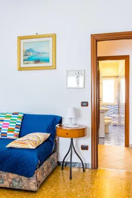 Area soggiorno di Casa MariaPia al Vomero by Napoliapartments