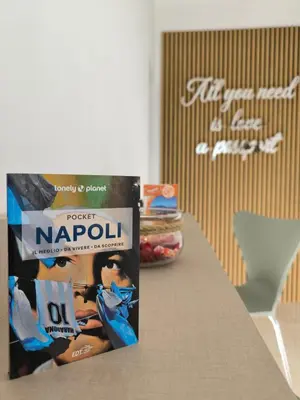 Certificato, attestato, insegna o altro documento esposto da Le Coccinelle - B&B Napoli