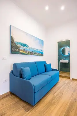 Area soggiorno di Muzy flat at Capuana by NapoliApartments