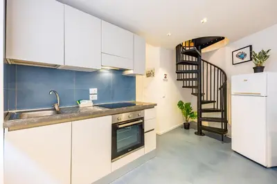 Cucina o angolo cottura di Art Apartment by Napoliapartments