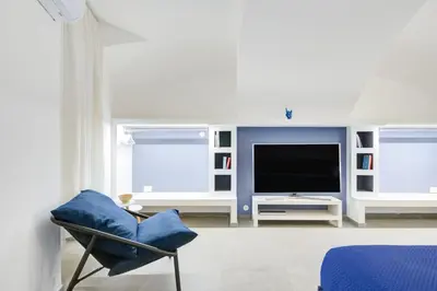TV o dispositivi per l'intrattenimento presso Cariati Blue a Chiaia, Piazza Plebiscito e Mare a piedi