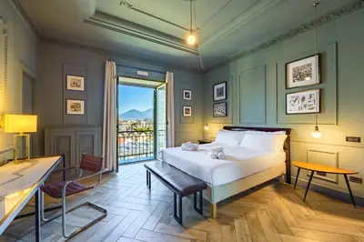 Letto o letti in una camera di Elite Art Palace by Napoliapartments