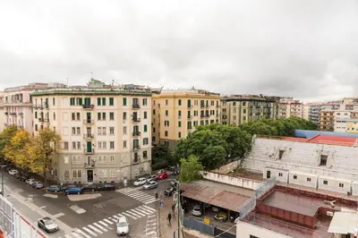 Vista generica su Napoli o vista sulla città dall'interno dell'appartamento