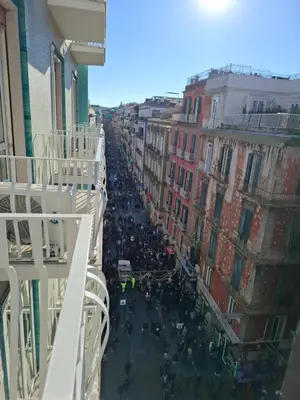 Vista generica su Napoli o vista sulla città dall'interno del bed & breakfast