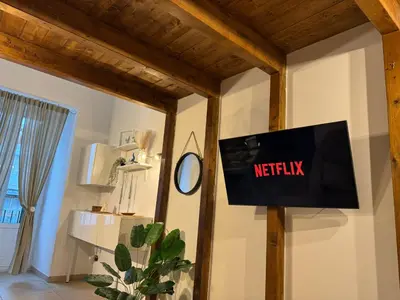 TV o dispositivi per l'intrattenimento presso Maison Brigitte Napoli