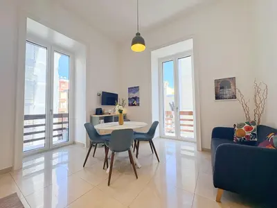 TV o dispositivi per l'intrattenimento presso Feel Napoli nuovo, comodo, centrale e a 2 min dalla Metro!