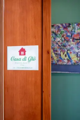Certificato, attestato, insegna o altro documento esposto da Piazza Dante CASA DI GIO'