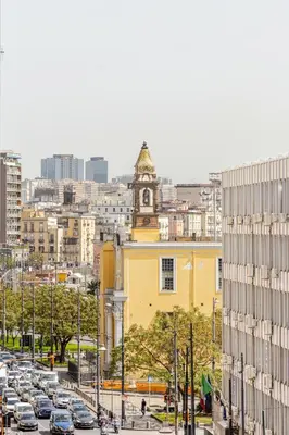 Vista generica su Napoli o vista sulla città dall'interno dell'appartamento