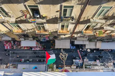 Vista generica su Napoli o vista sulla città dall'interno dell'affittacamere