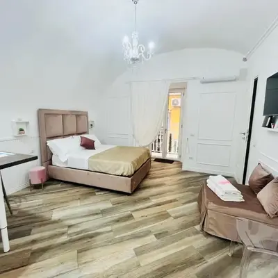 Donn'Anna Naples City Center Luxury Apartment